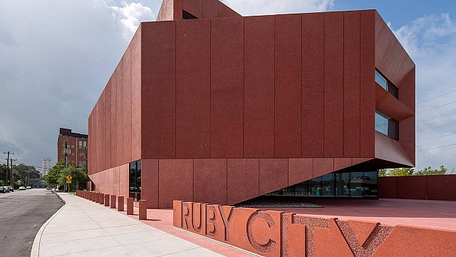 New light for Texas: ERCO wallwashing a winner in the Ruby City galleries