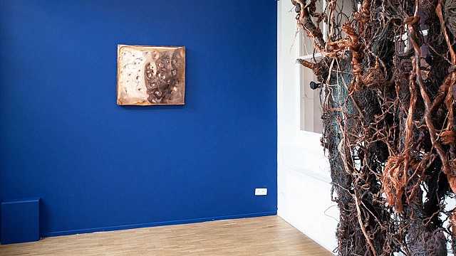 Marius Ritiu transforms his gallery into an interactive golf court