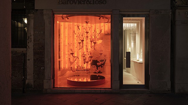 Nichetto Studio illuminates Barovier&Toso's new store with 'Burning Light'