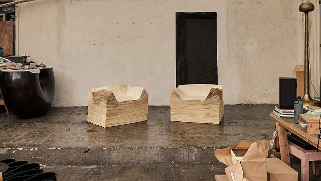 Perusing pages of materiality in Brian Thoreen's &lsquo;Paragraphic in Four Stacks&rsquo;