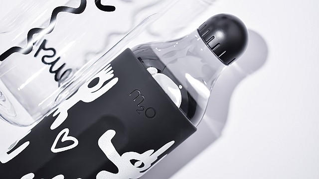 Michael Young and Lousy unveil a water bottle awash in a 'Rain Dance'