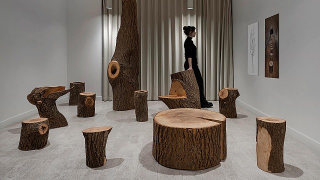 A decade after its debut, Max Lamb revisits 'My Grandfather&rsquo;s Tree' at Gallery FUMI