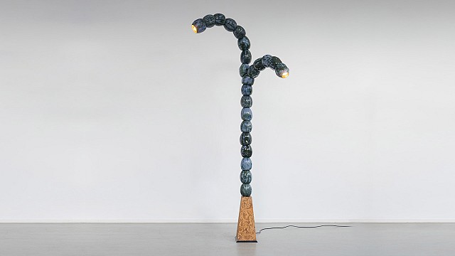 Curved Melon Totem Double Stem