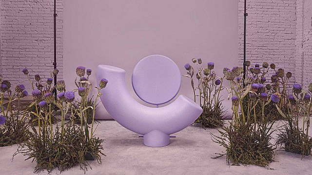 Say Hi Lounge Chair