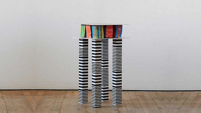 U+II Side Table