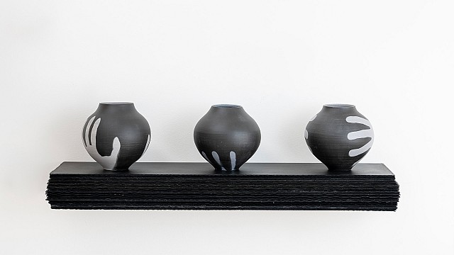 Handful Vases with Paper Shelf