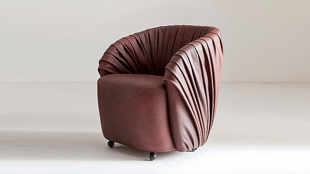 Drap&eacute; Club Chair