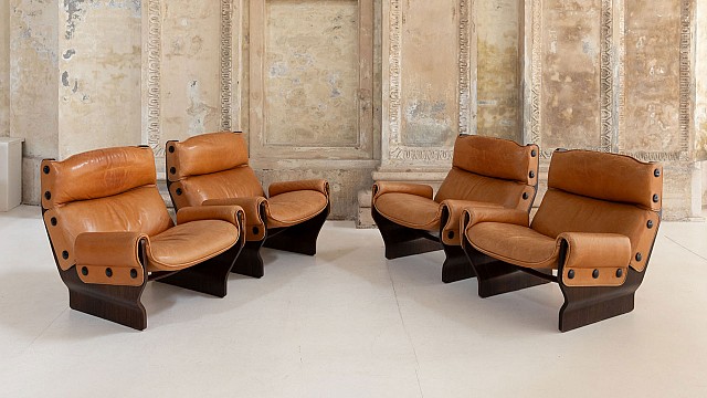 P110 Canada Leather Armchairs