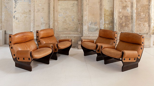 P110 Canada Leather Armchairs