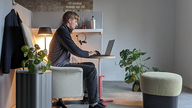 Aarea Chair