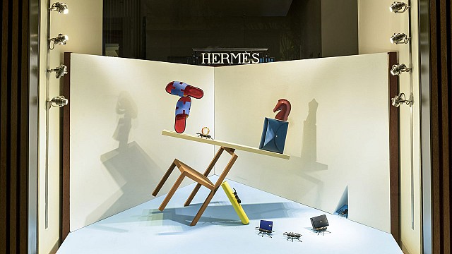 Herm&egrave;s Subtle Balance