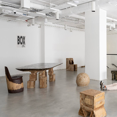 Gallery FUMI exhibits &lsquo;BOX,&rsquo; a flourishing line of carboard furniture by Max Lamb