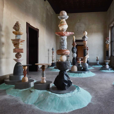 Sten Studio&rsquo;s sculptural totems and tables echo in &lsquo;Cosmic Resonance&rsquo; at MDW 2025