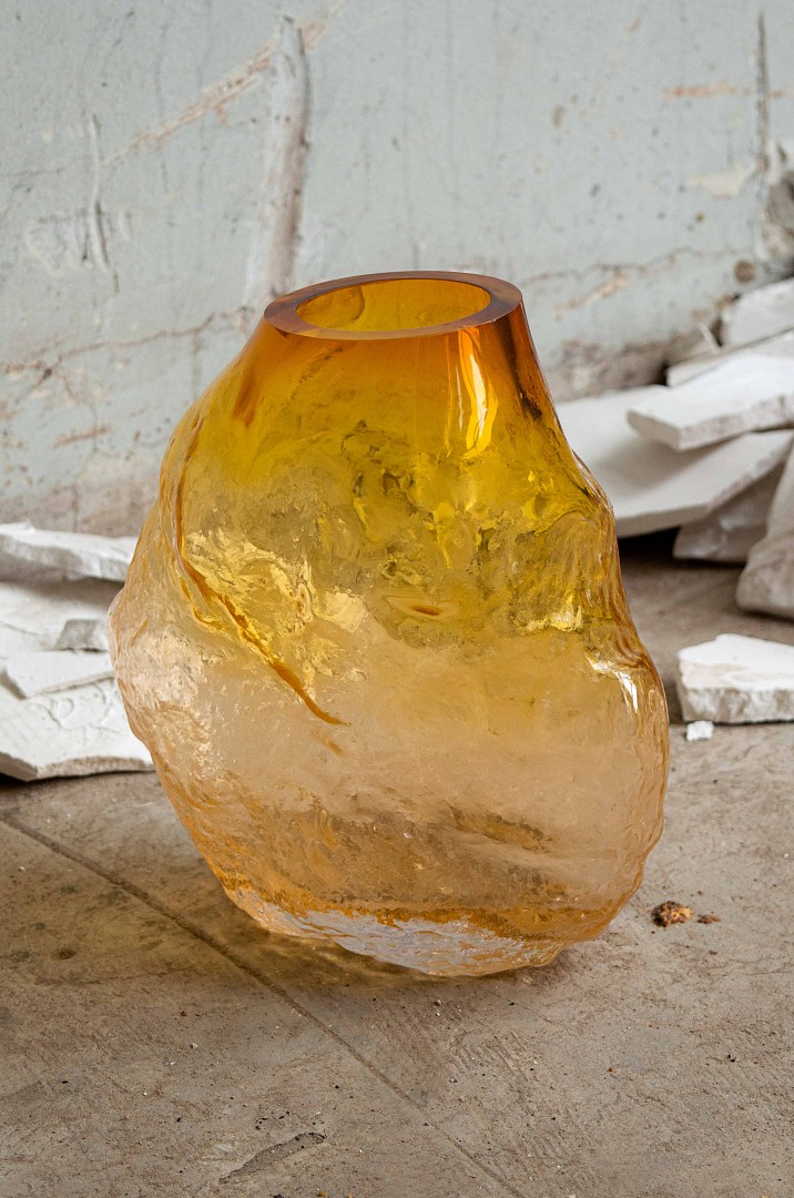 Bruno Baietto sculpts objects by blowing glass inside bread-loaf