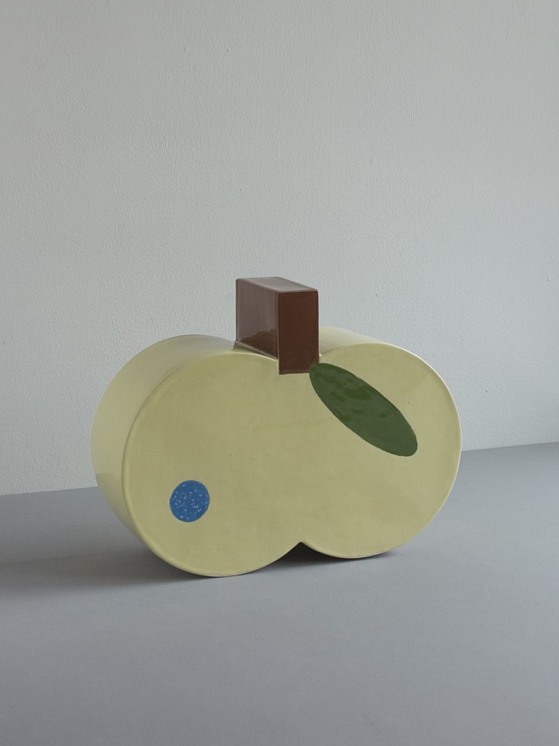 Hsian-Jung Chen abstracts plants, fruits and food into Memphis style ceramics
