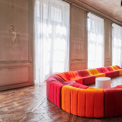 Downtown+ traces the form, history and character of seats in ‘Trônes’