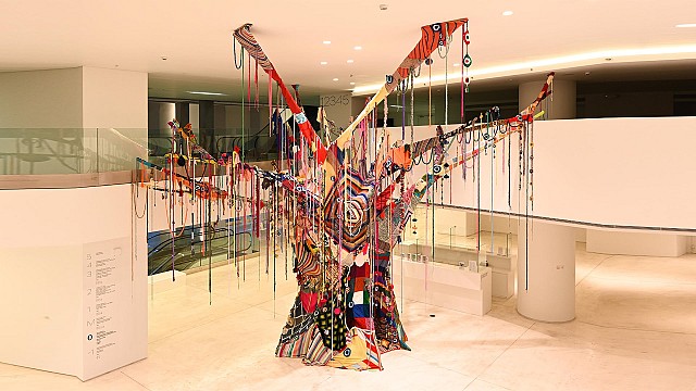 Stephan Goldrajch&rsquo;s Arbre &agrave; palabres weaves in human relationships