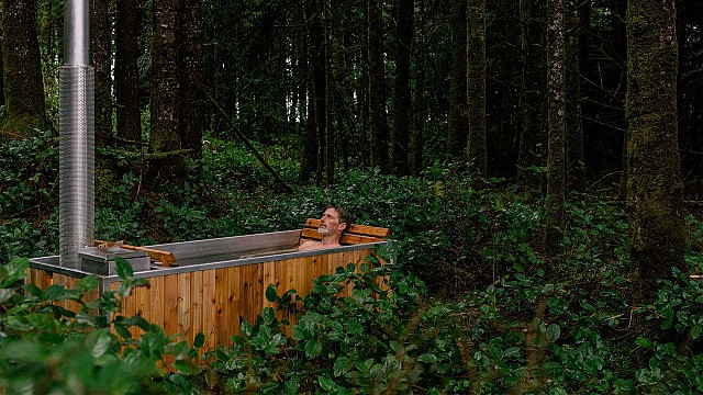 Goodland's Hot Tub exemplifies a slow-living glamping experience