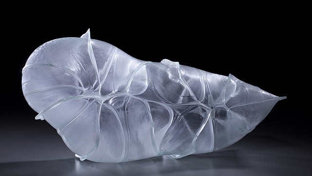 Matthew Sz&ouml;sz inflates glass with air to build ballooned sculptures