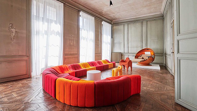 Downtown+ traces the form, history and character of seats in &lsquo;Tr&ocirc;nes&rsquo;