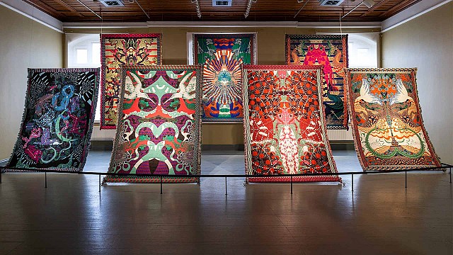 Kustaa Saksi weaves kaleidoscopic illusions on textiles employing jacquard weaving