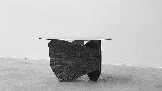 Fragment&eacute; Dining Table