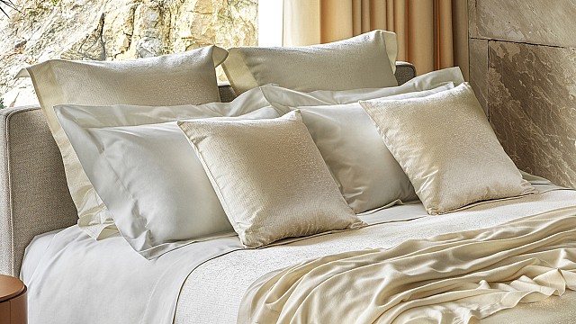 Luxury Glowing Weave Decorative pillow