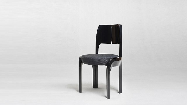Akar Chair Solid Lacquered Wood