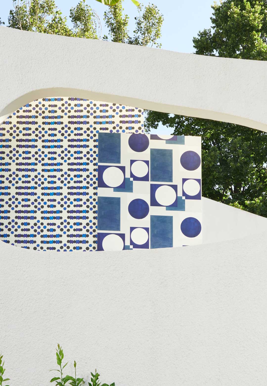 Diptyque collaborates with Cécile Figuette to create bold wall coverings