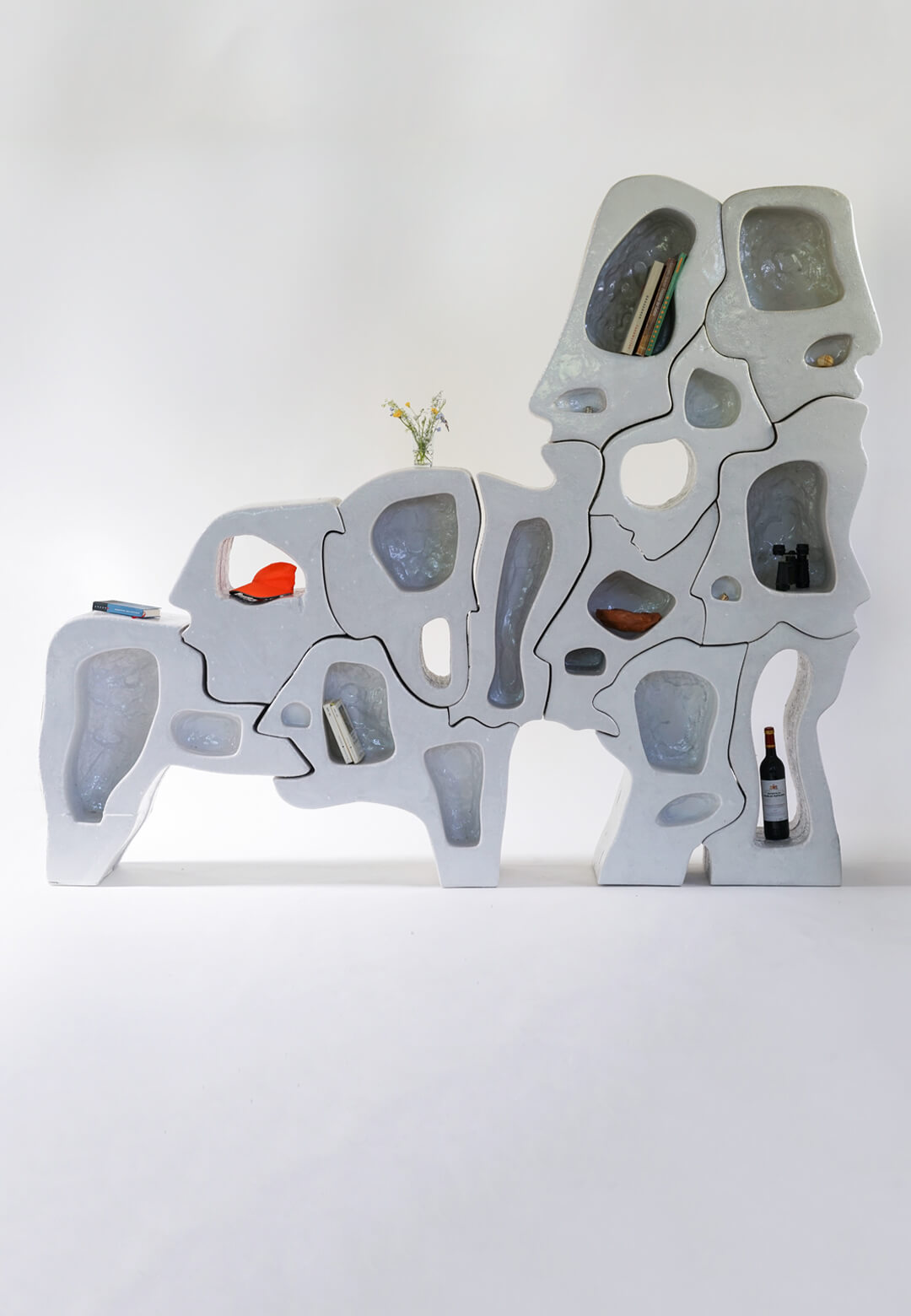 Freia Achenbach's ‘Spectator’ mirrors animal and human mannerisms