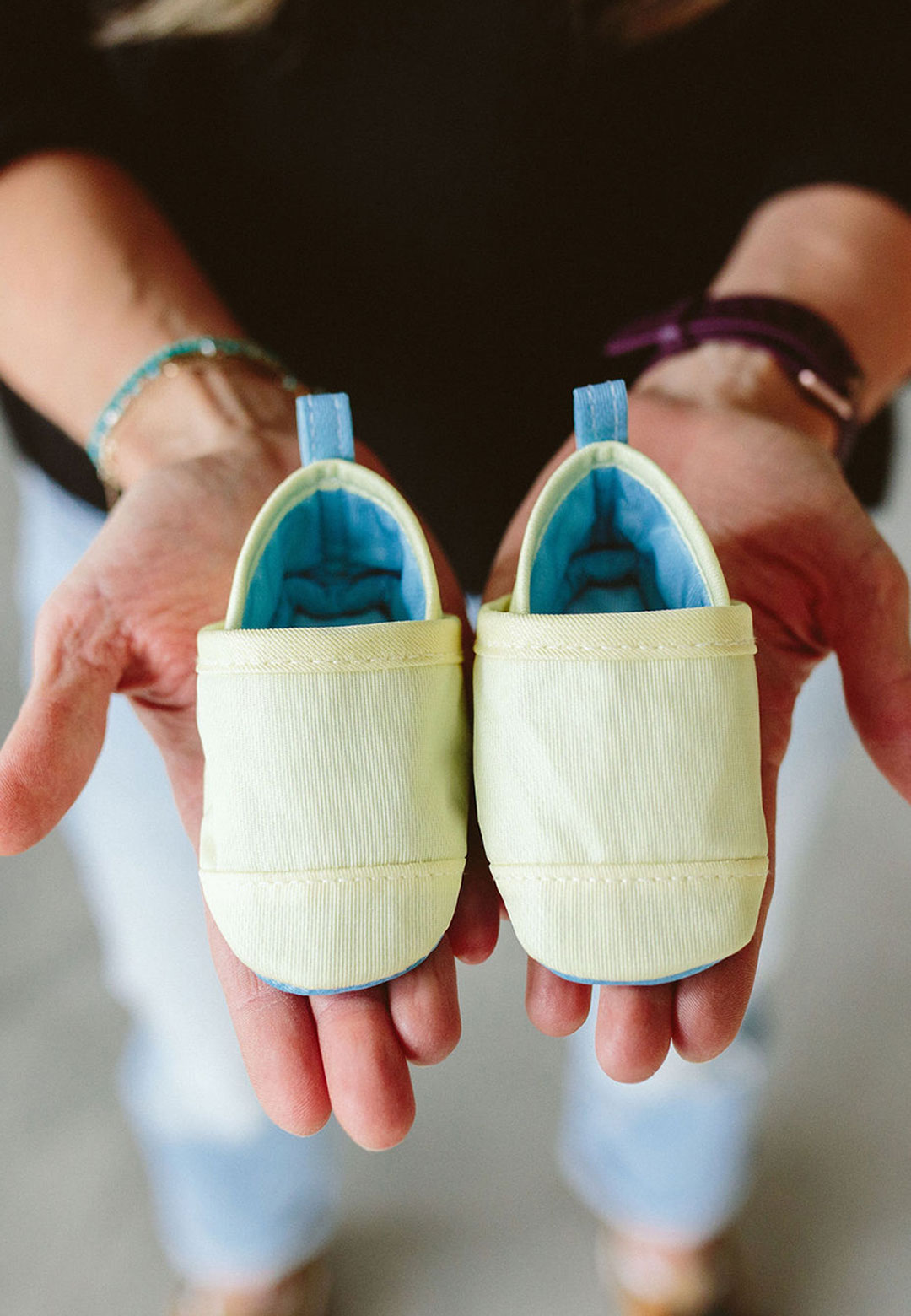 Woolybubs presents a pair of biodegradable baby shoes that dissolve in boiling water