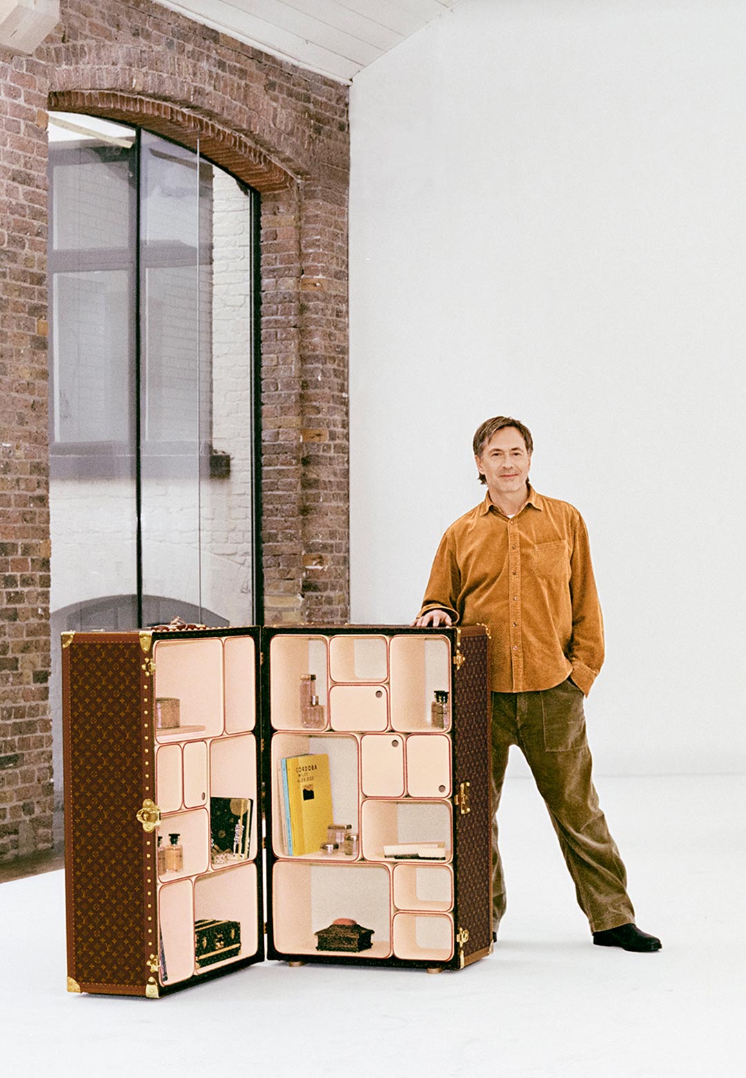 Marc Newson's Cabinet of Curiosities turns Louis Vuitton trunk into display  shelves - Yanko Design