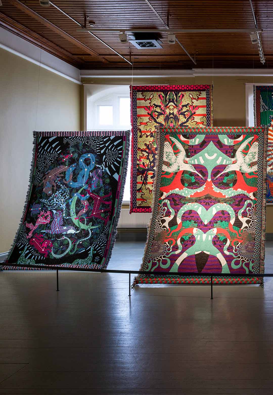 Kustaa Saksi weaves kaleidoscopic illusions on textiles employing jacquard weaving