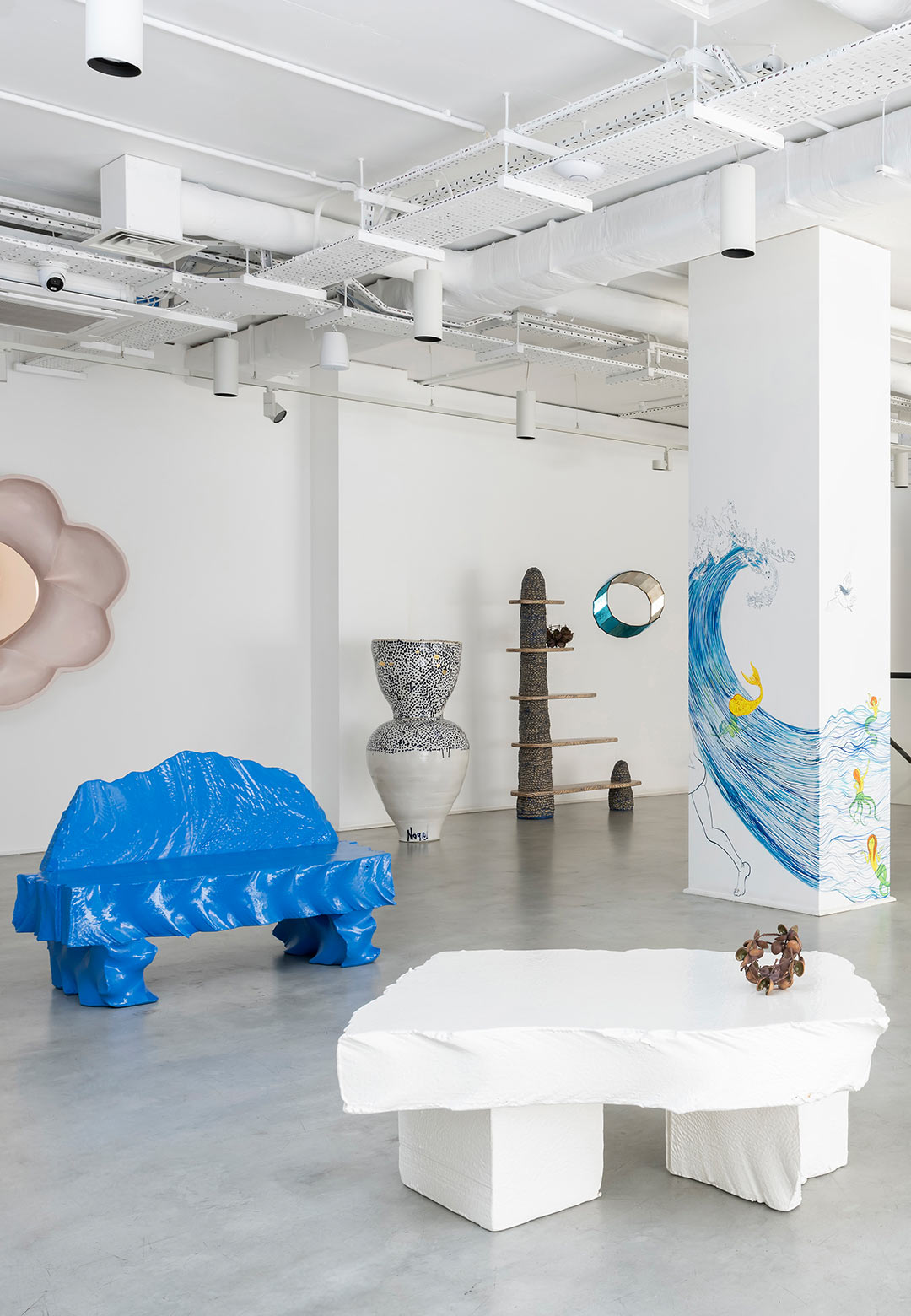 'Casa al Mare' at Gallery FUMI echoes the charm of a seaside home