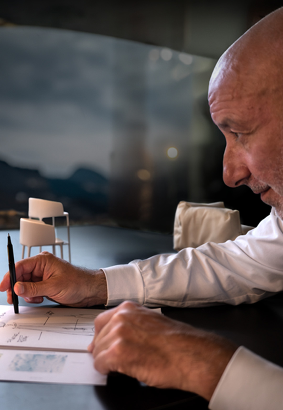 Jean-Marie Massaud connects people with the ‘Louise’ table lamp designed for Ramun