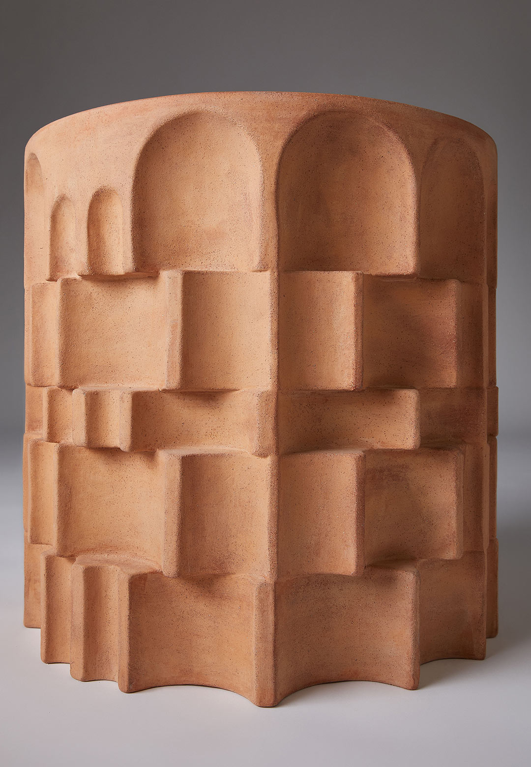 Moss & Lam’s ‘Colonna’ deconstructs classic colonnades through a contemporary lens