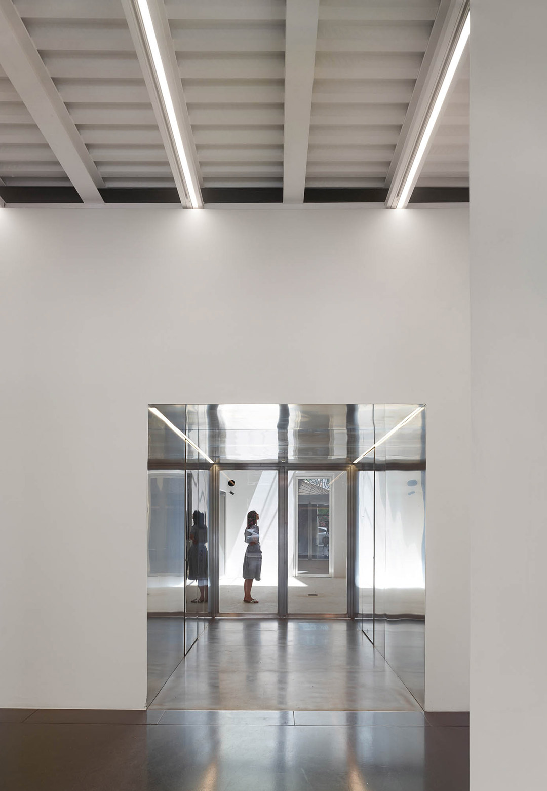 Rhinoceros gallery x Galerie kreo unfurl expressive gestures with 'Profili e Gesti'