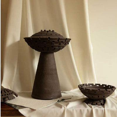 Marjorie Waks showcases the discipline and poetry of her graphic ceramics in 'Le Foyer'