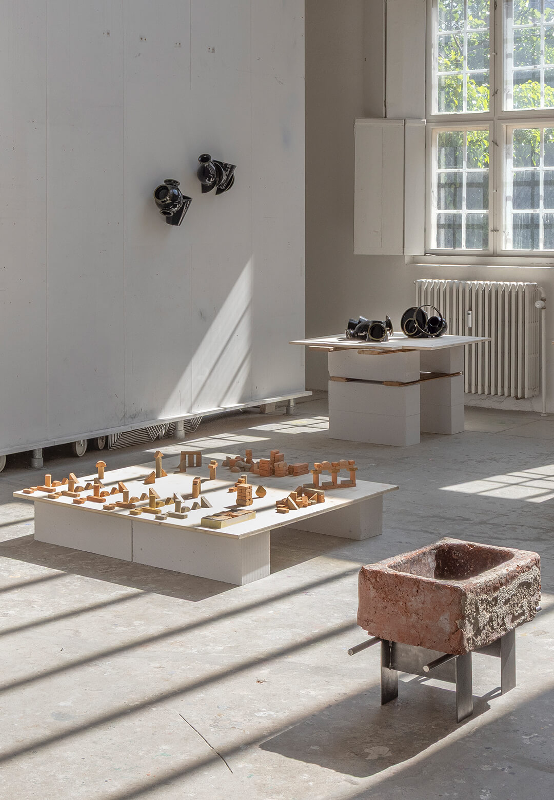 Functional clay and woody structures take over Peach Corner for 3daysofdesign 2025