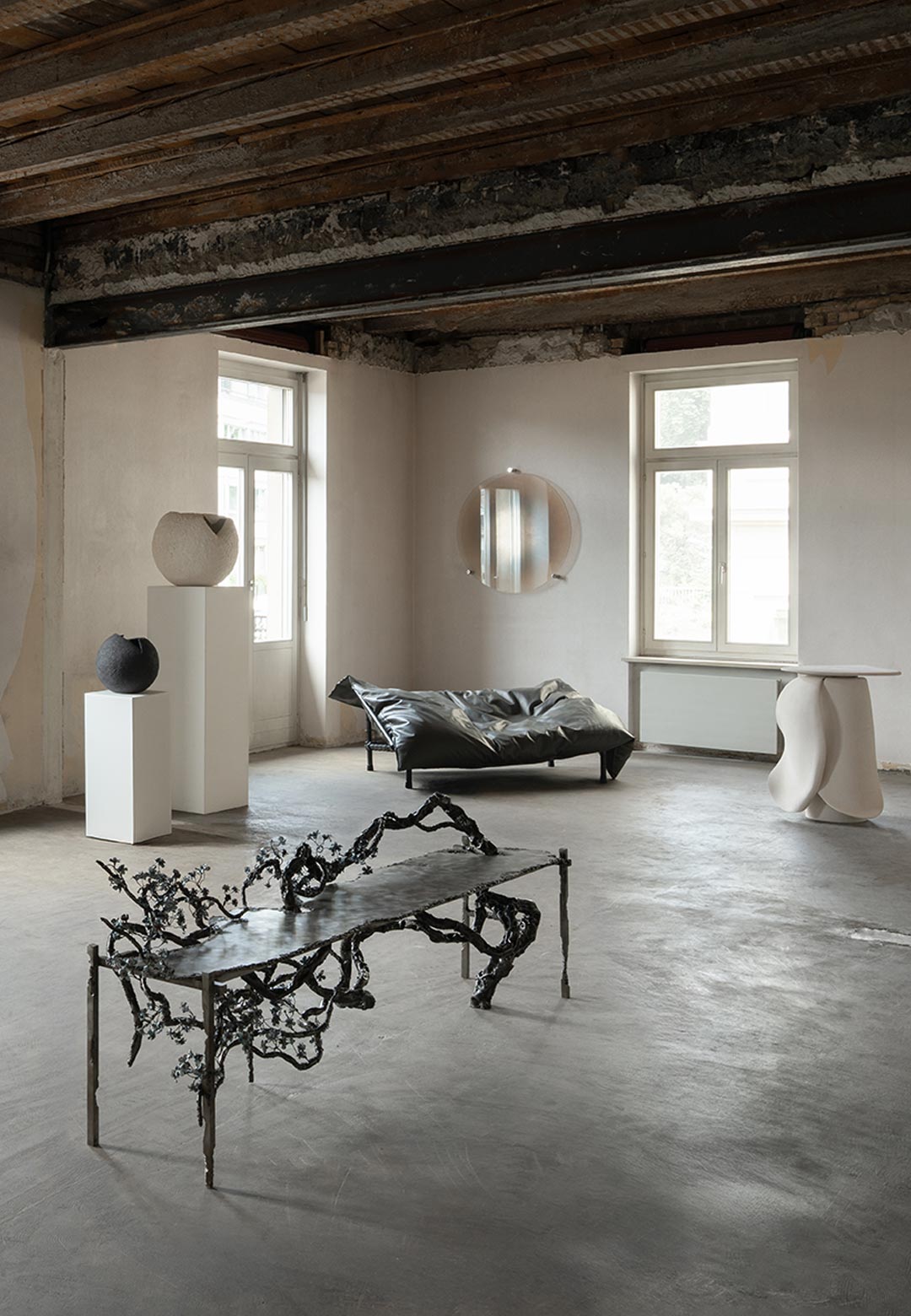Galerie Philia and Anthracite Art pay ode to Robert Mapplethorpe with Floral Echoes