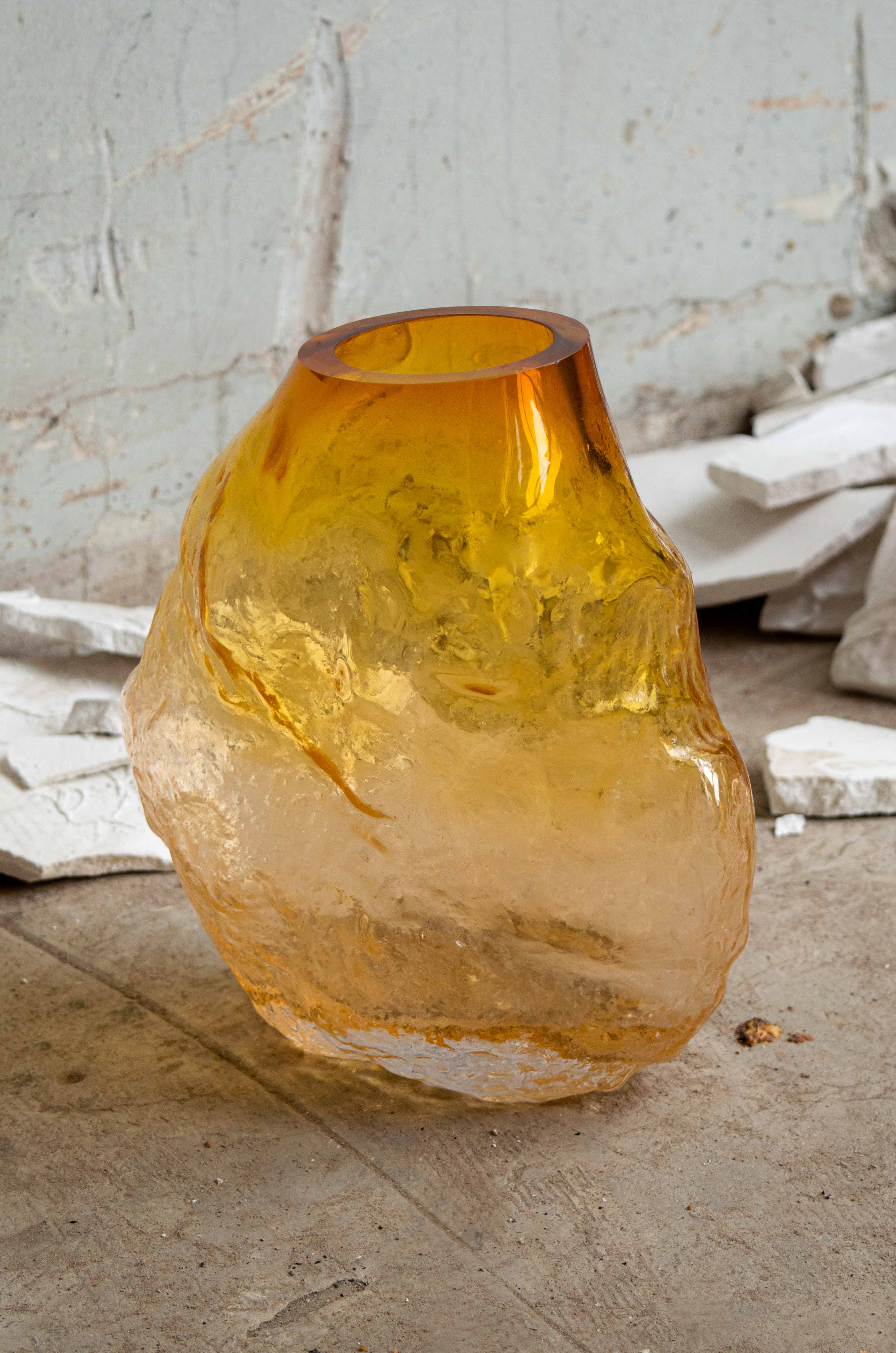 bruno-baietto-sculpts-glass-objects-by-blowing-glass-inside-bread