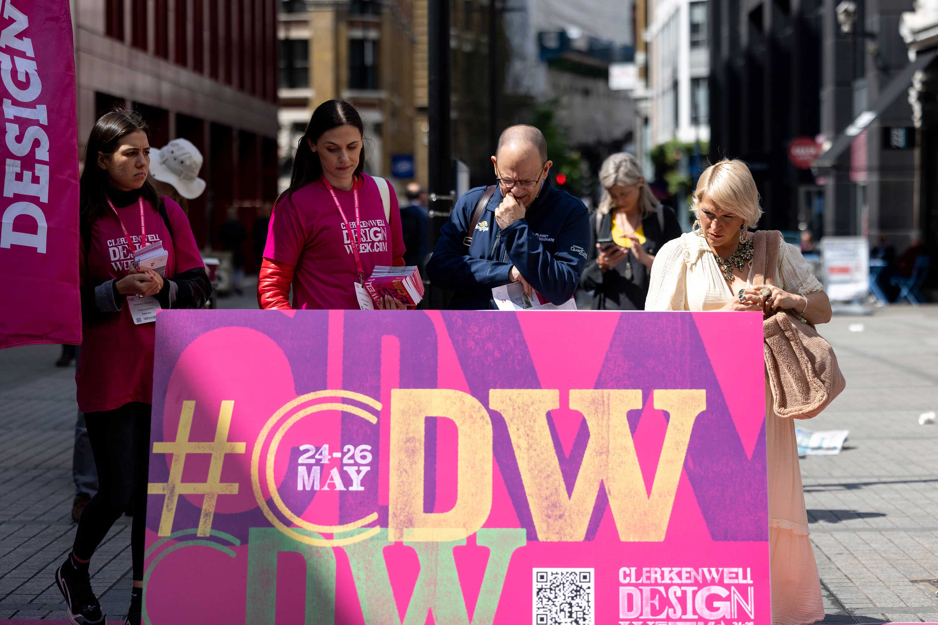 clerkenwell-design-week-2022-lights-up-the-streets-with-a-striking-opening-day