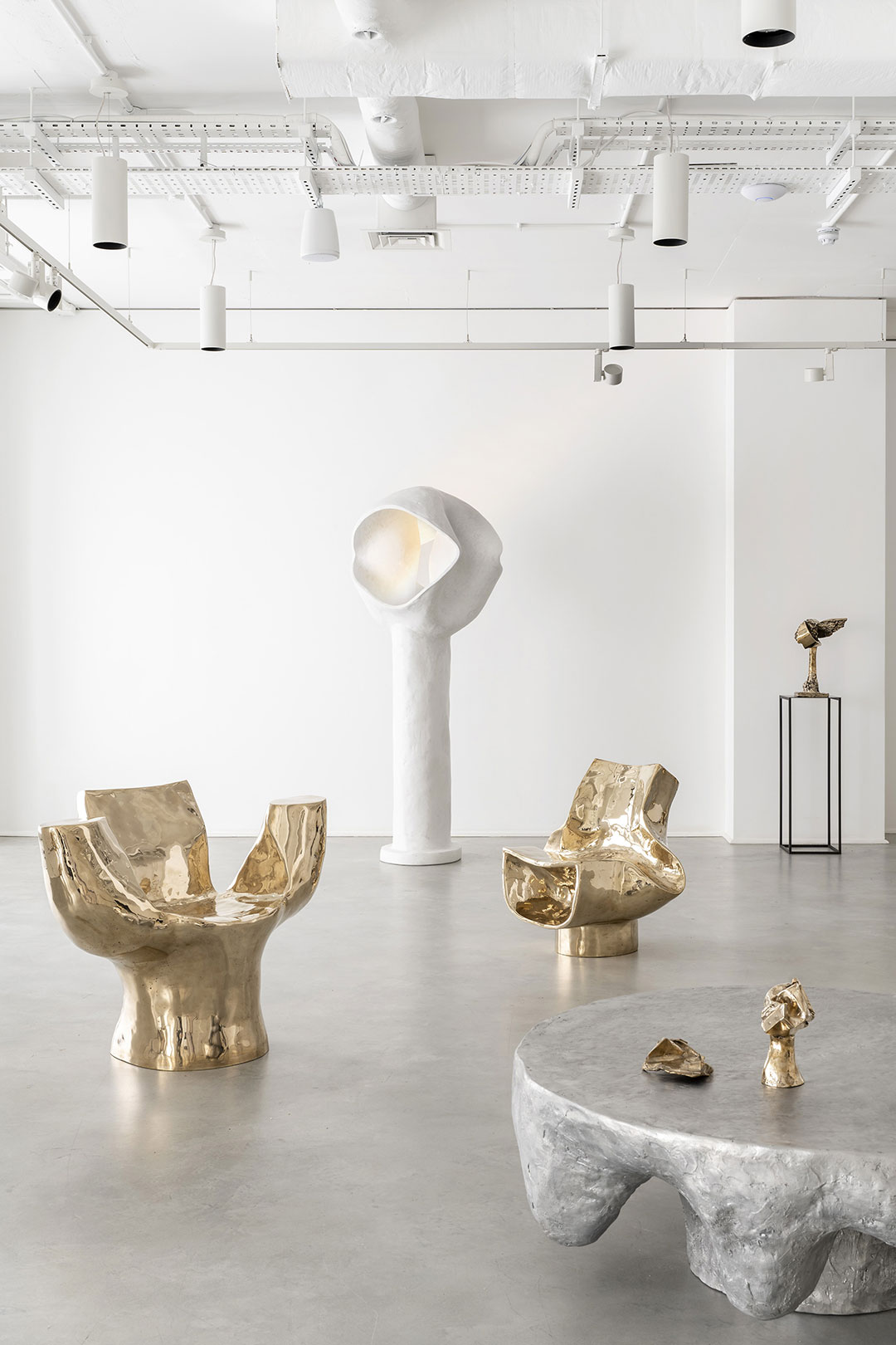 gallery-fumi-to-present-voukenas-petrides-s-gypsum-and-aluminium-sculptures-at-ldf-2022
