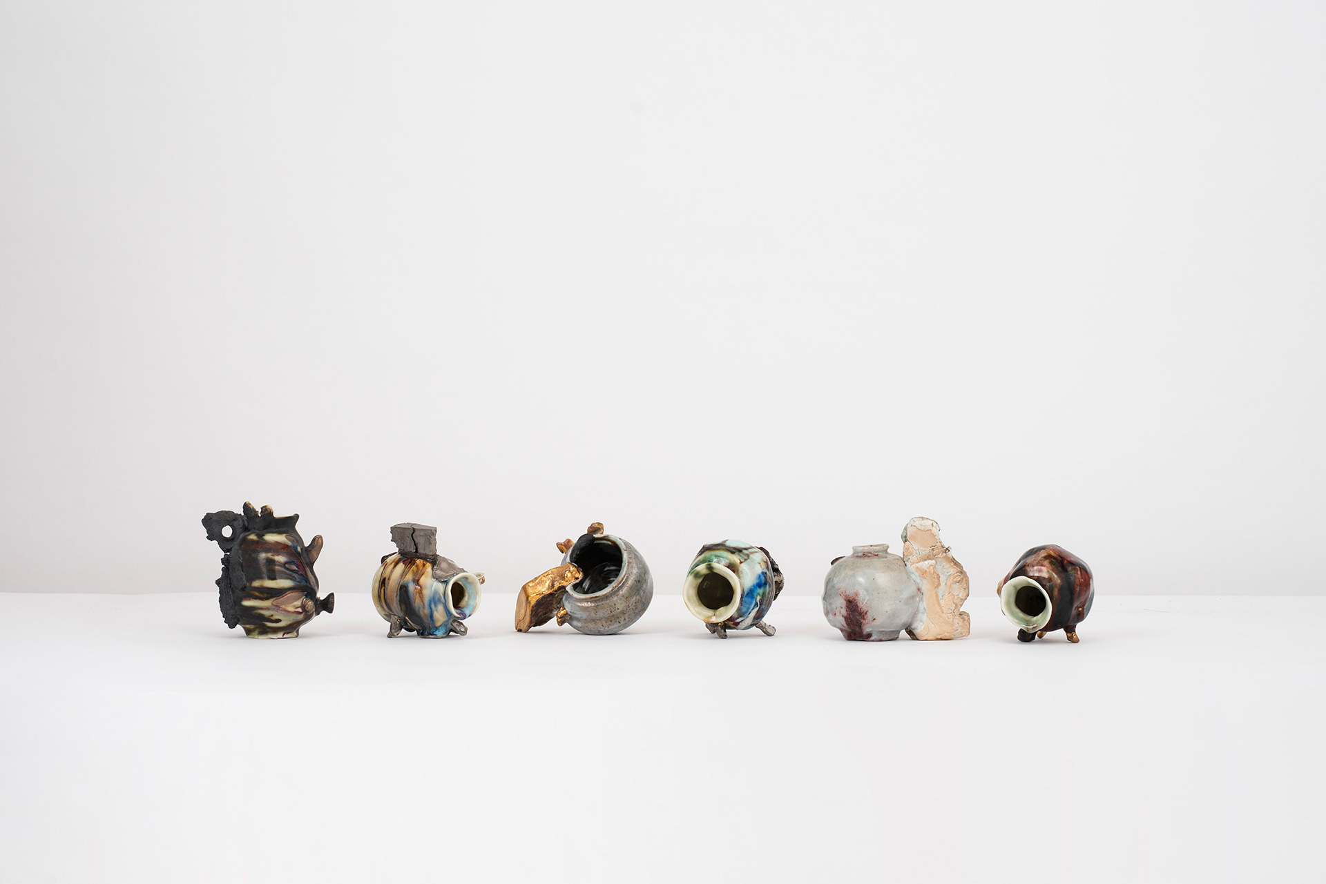 gareth-mason-explores-the-languor-and-vigour-of-clay-in-a-wildly-alluring-exhibition