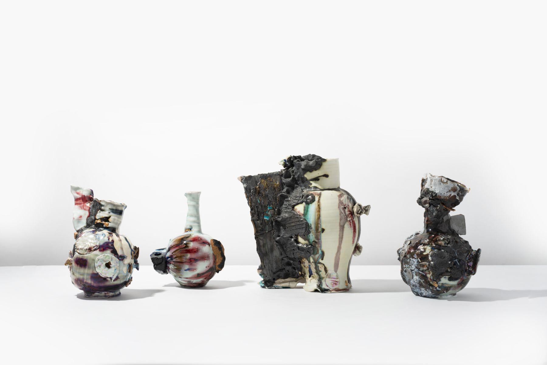 gareth-mason-explores-the-languor-and-vigour-of-clay-in-a-wildly-alluring-exhibition