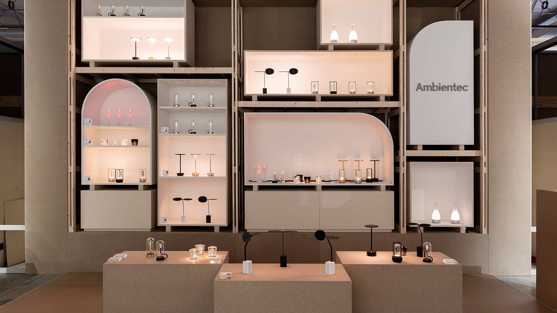 japanese-lighting-brand-ambientec-explores-the-movement-of-light-with-hymn