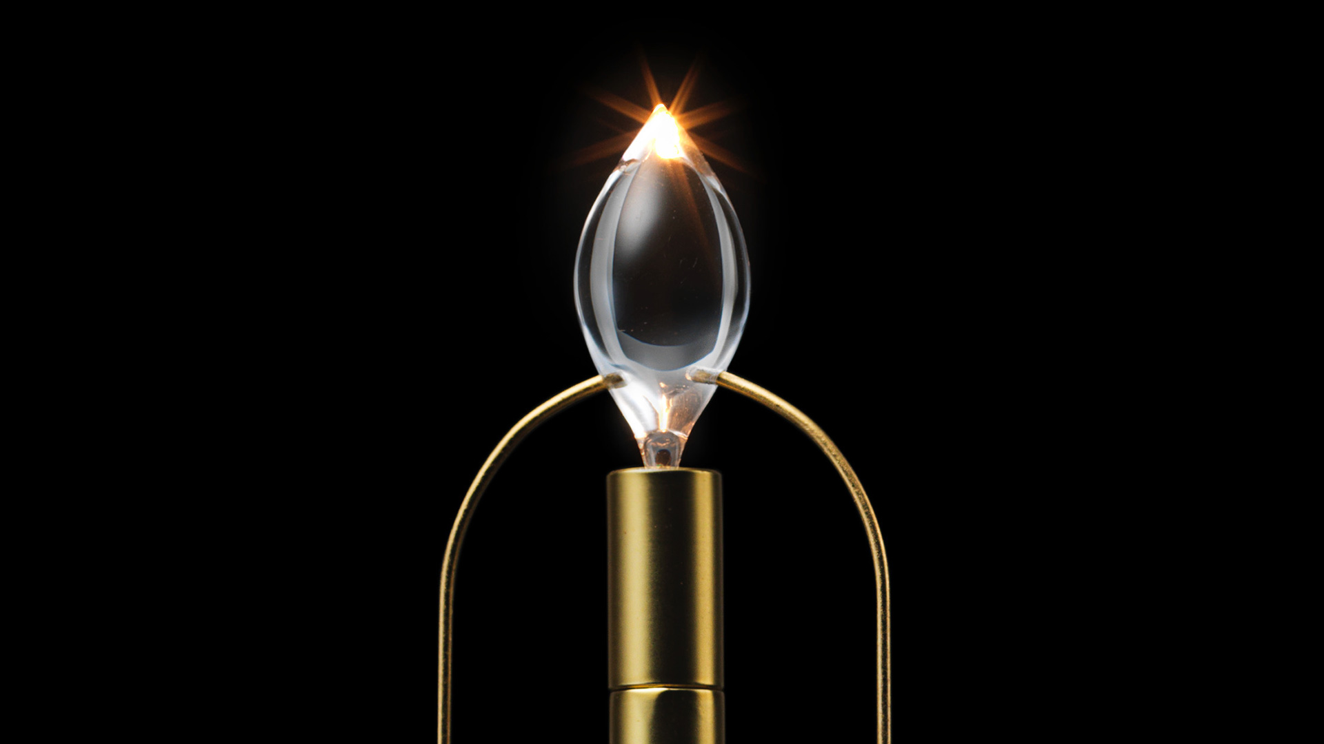 Japanese lighting brand Ambientec explores the movement of light