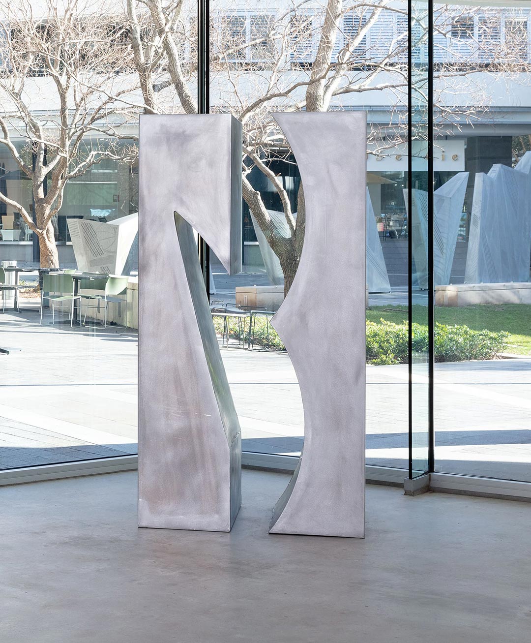 jordan-gogos-s-unconstrained-forms-and-fluidity-ornament-gallery-sally-dan-cuthbert