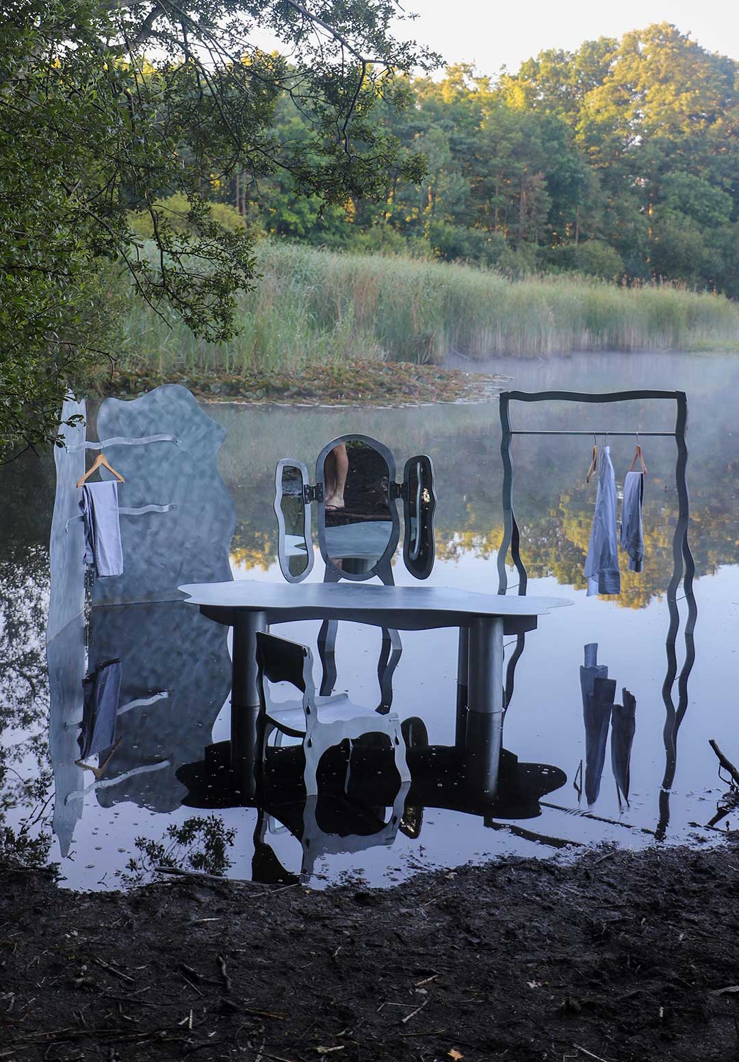 joseph-ellwood-s-aluminium-furniture-delineates-extant-confusion-and-indecision