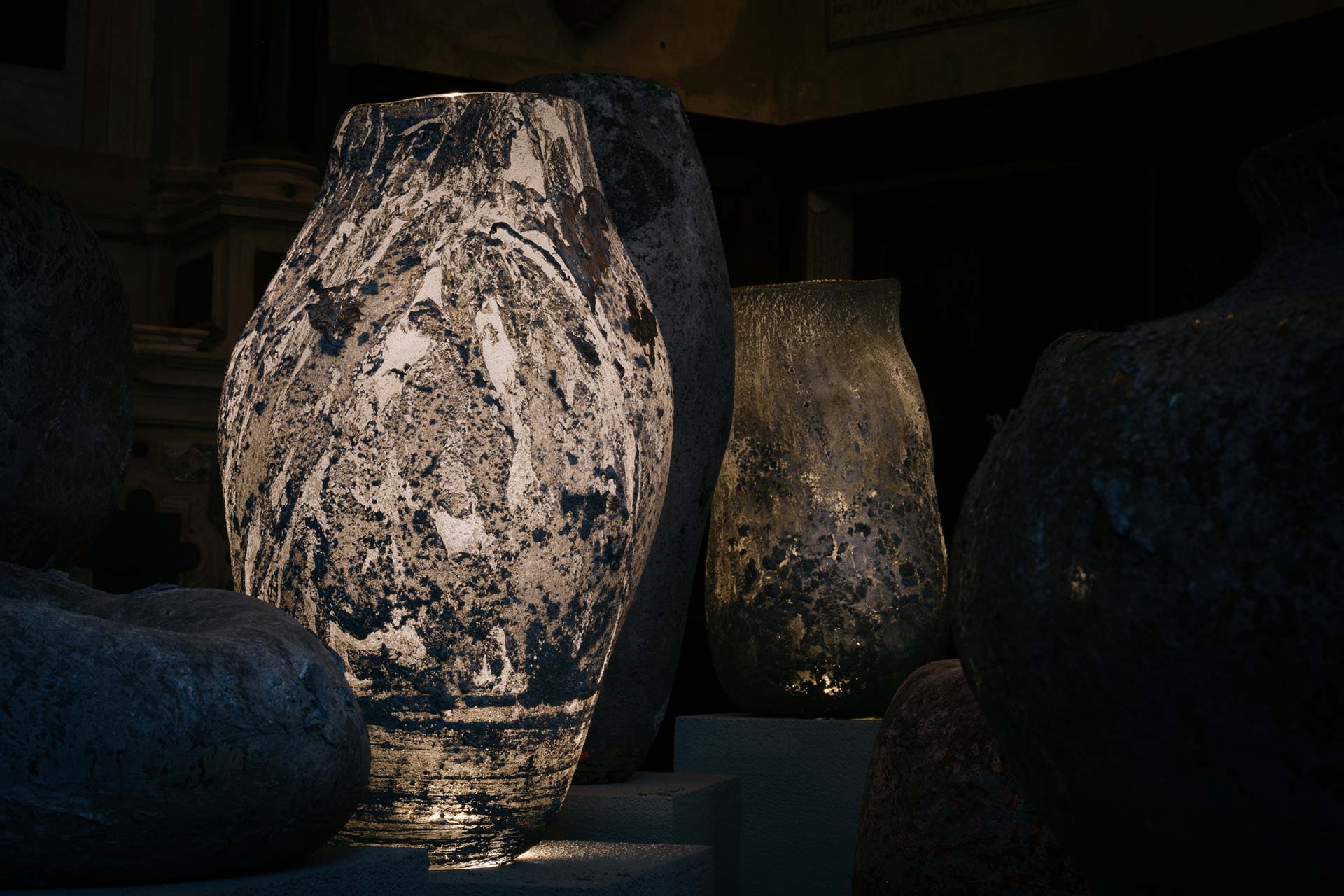 The introduction of lighting leads to a mysterious play of light and shadows